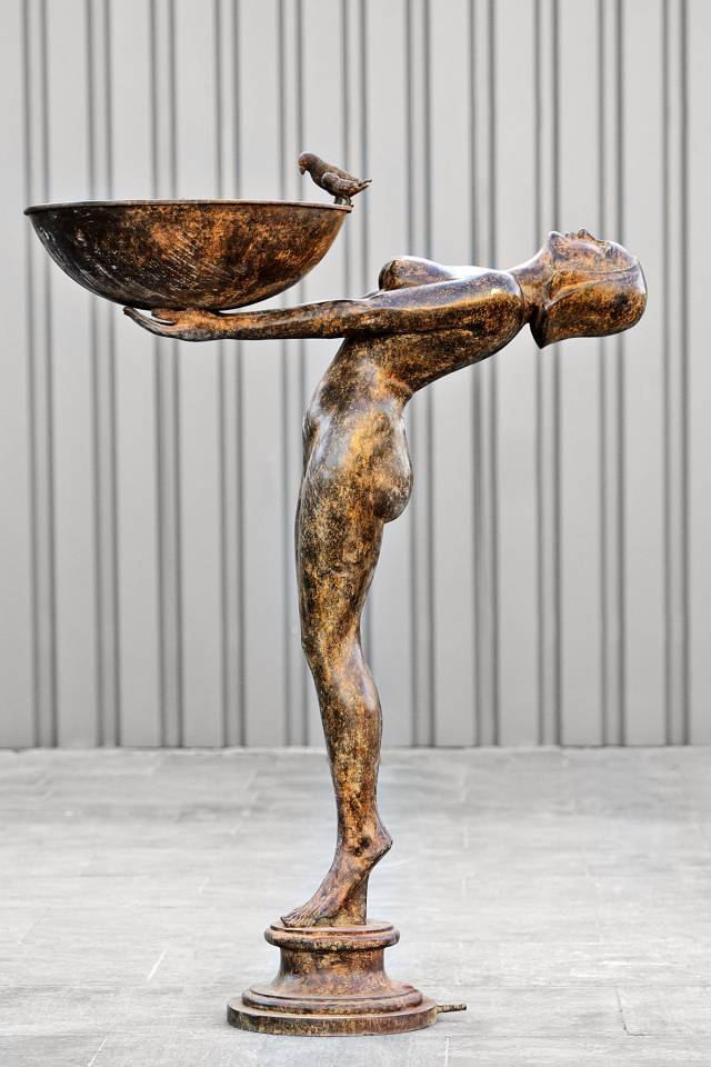 meesterwerk Volwassen dronken Bronzen tuinbeeld - artdeco - vrouw met schaal en vogeltje | Loosveldt
