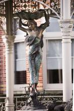 bronzen beeld vrouw met schelp fontein